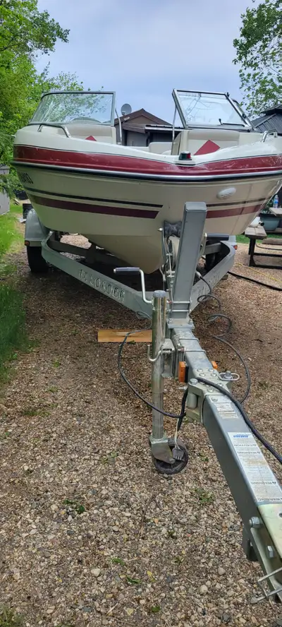 Volvo Penta 3.0 L 2007 EZ Load Trailer – used for short distances yearly Original Owner – Excellent...