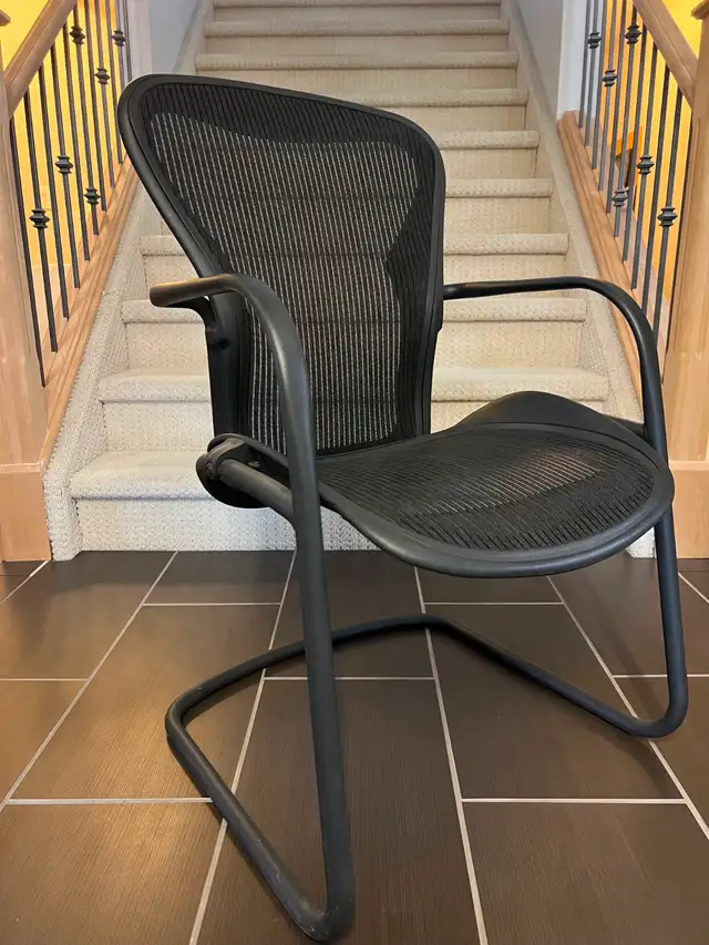 Herman Miller Aeron Side Chairs in Chairs & Recliners in Edmonton - Image 2