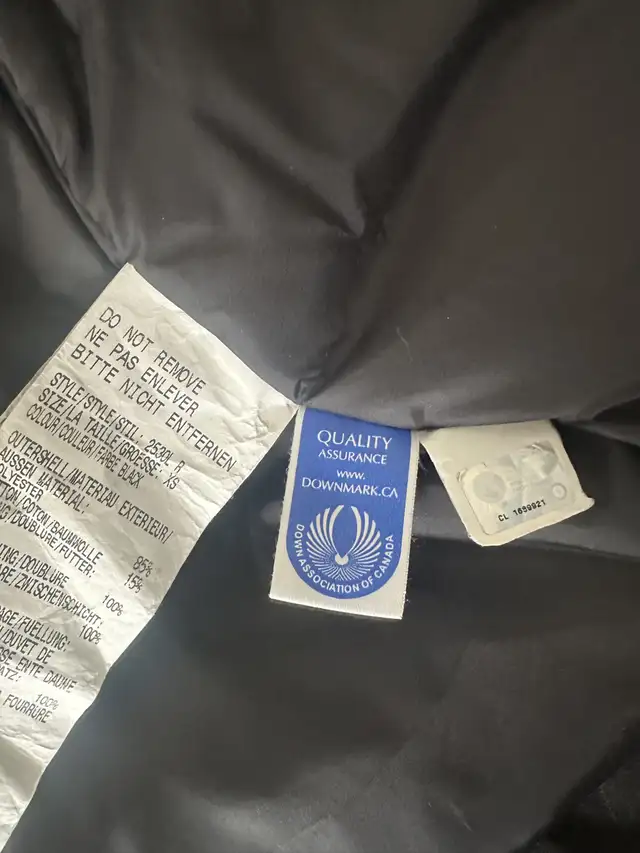 Canada Goose jacket size XS in Women's - Tops & Outerwear in Ottawa - Image 7