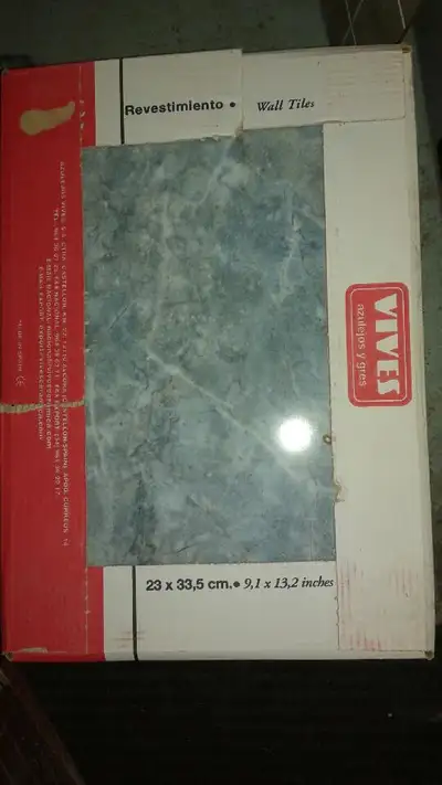 tuiles  bleu   mur  9x13 + plancher 12x12, View more