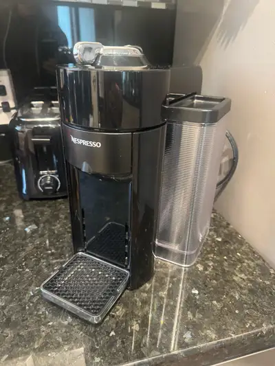 This pre-owned Nespresso Vertuo coffee machine is in good working condition and ready to brew your n...