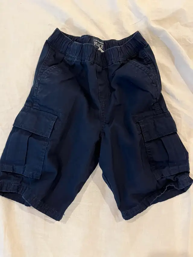 NAVY BOYS KHAKI SHORTS - Size 5 like new628632624183051223
