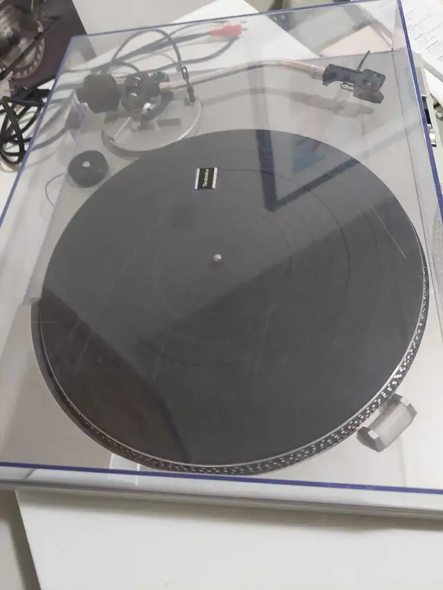 Vintage technics turntable in Stereo Systems & Home Theatre in Belleville - Image 4