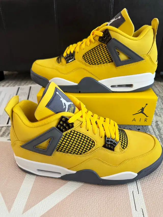 DS Brand New Air Jordan 4 Retro Lightning Sz 11 w/receipt  in Men's Shoes in Markham / York Region - Image 3