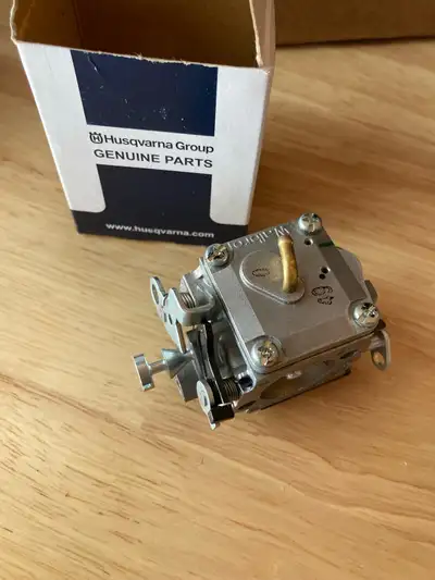 New Walbro RWJ-4C carburetor for Husqvarna 372 x-torque. Shipping possible