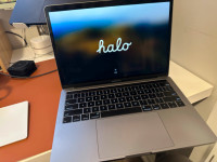 MacBook Pro 2019 13" i5 8gb, 256SSD with Touch Bar