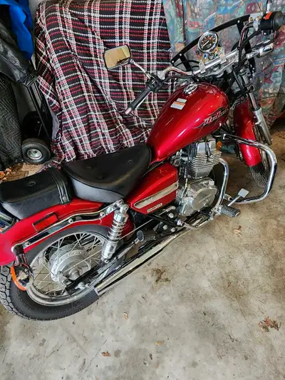 2007 Honda Rebel in excellent condition , Windsheild and crash bars new battery, fresh gas ,Low kms...
