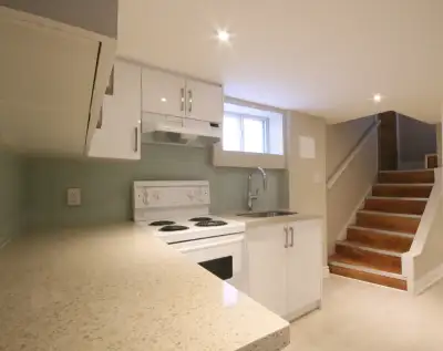 Spacious Newly Renovated 2-Bedroom – 66 Hartley Ave, Unit B