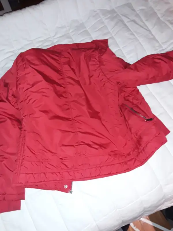 BEAU MANTEAU FEMME SMALL-MEDIUM ROUGE in Women's - Tops & Outerwear in City of Montréal - Image 3