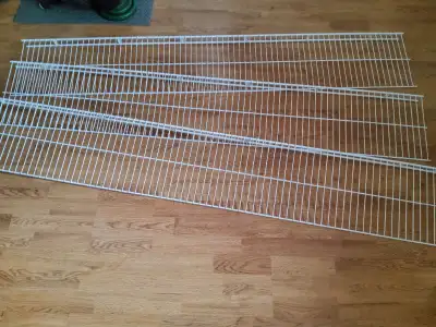 Il me reste 2 étagères étagères de rangement avec supports 1 X 48"X12" 1X 72"X12" Peut-être vendu sé...