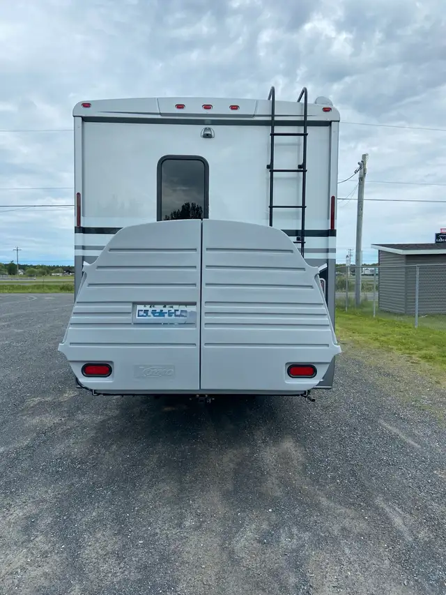 VR Classe C in RVs & Motorhomes in Québec City - Image 3