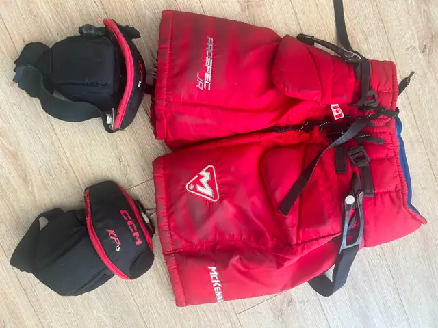 Full set of used, high quality youth goalie gear in Hockey in City of Toronto - Image 5
