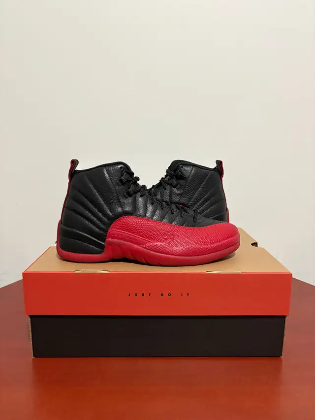 ** Air Jordan 12 Flu game size 8 and 11 ** in Men's Shoes in Oakville / Halton Region - Image 2