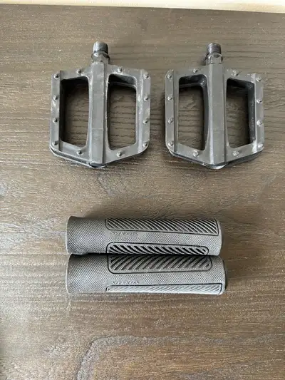 Brand New Scott MTB Grips & Pedals, View more