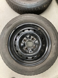 (4) pneus d’hiver 195-60-15 sur rims acier 15”x6” presque neufs