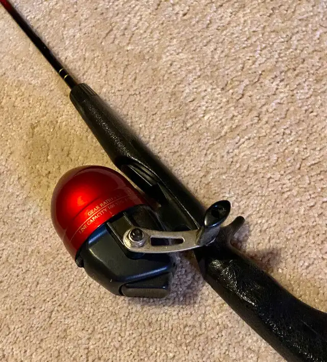 Fishing Pole Lightweight but Good I Think in Fishing, Camping & Outdoors in Sarnia - Image 4