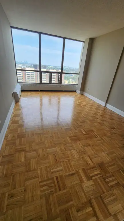 We're looking for Roommates for our 2 BedRoom Apt near York Uni.