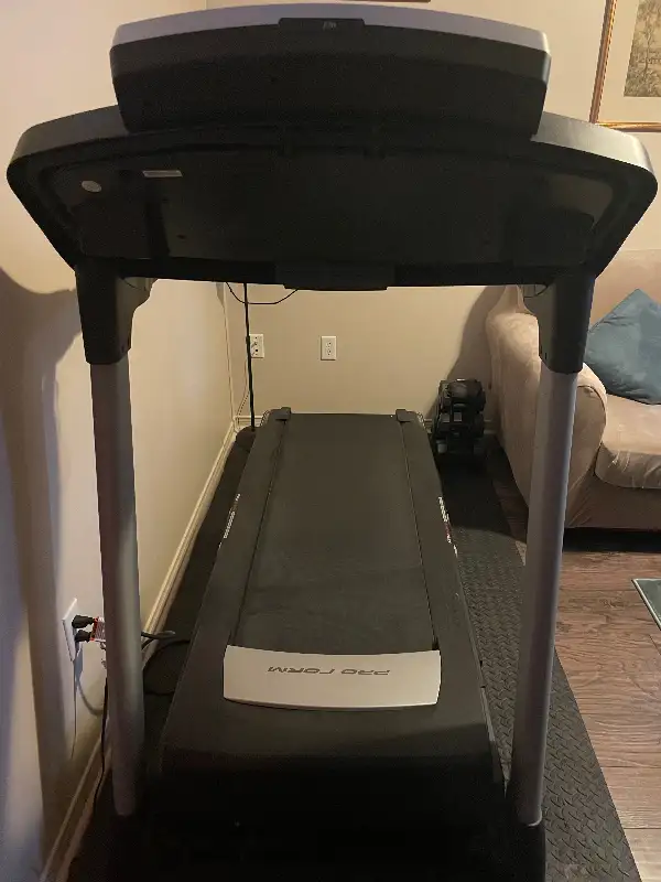 Treadmill in Exercise Equipment in Oshawa / Durham Region - Image 7