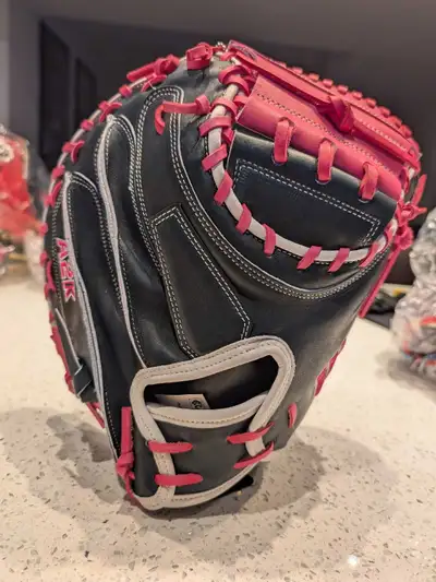 NEW Wilson A2K Catcher mitt M23, View more
