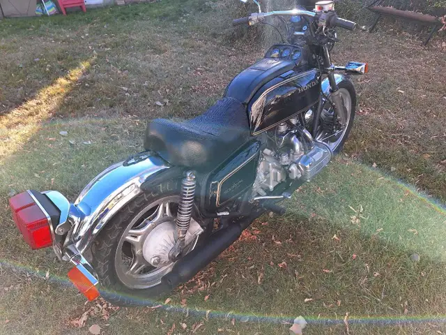 Honda gold wing GL 1000 (1979) Model in Sport Touring in Calgary - Image 4