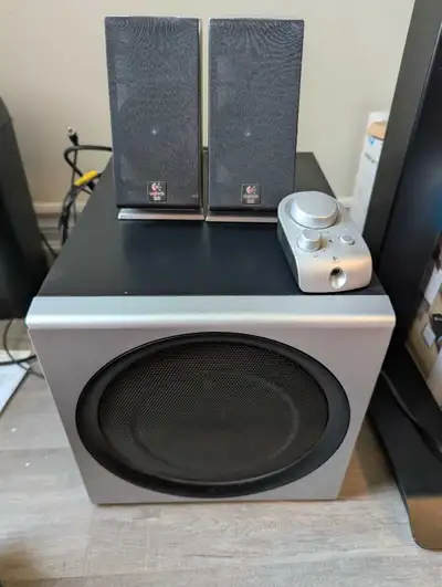 Experience powerful audio with these pre-owned Logitech Z-2300 speakers, a legendary 2.1 THX-certifi...