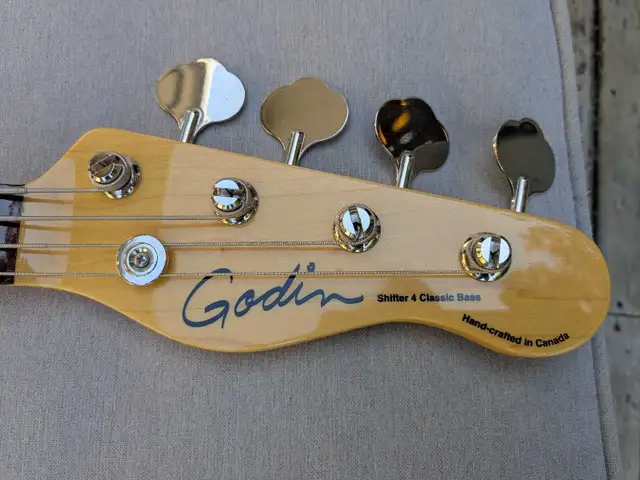 Godin Shifter Classic in Guitars in Guelph - Image 6