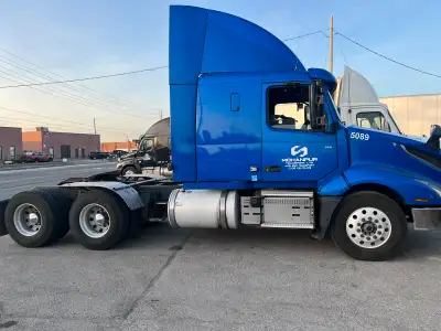 Selling this heavy spec volvo 505hp recent safety done in march all breaks and seals changed all new...