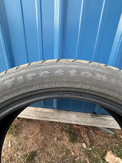 3 Firestone Firehawk GT tires, 245 45R20. Only 14000 kms. The 4th tire was punctured, will throw it...
