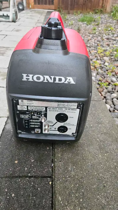 Honda EU2000i Companion 30a Gas Generator This Model Enables you to Link 2 Generators together for e...