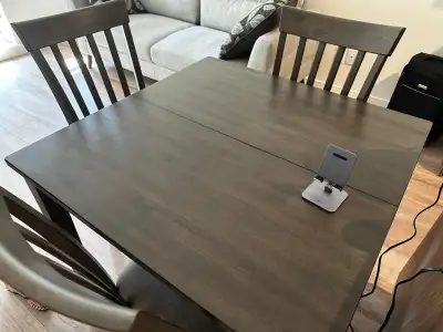 Modern dining table set with 4 chairs. Table comfortably seats 4 and extends to fit up to 6 people....