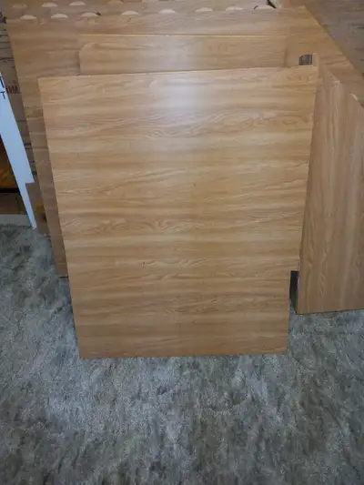 I have a variety of sizes and shapes of oak laminate counter tops available: Great for home projects...