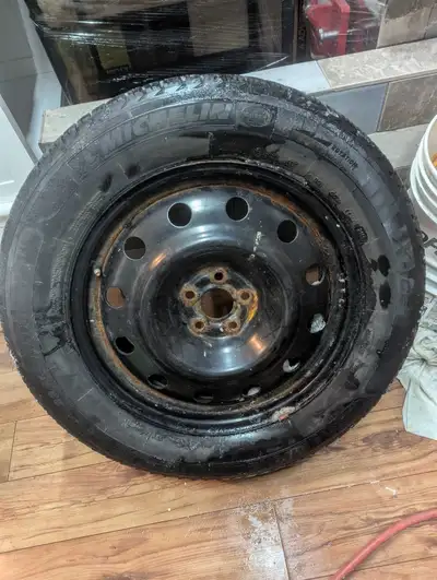 Michelin X-ice winter tires 225/60/17. Aking 350$. 5 spokes. Treadbshpild have minimum of 3 plus yea...