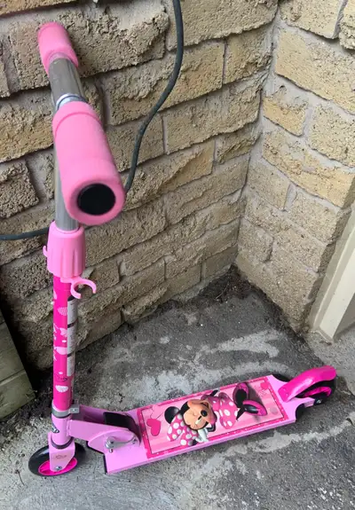 Disney Minnie Girls' Folding Aluminum Scooter Ideal for ages 5+