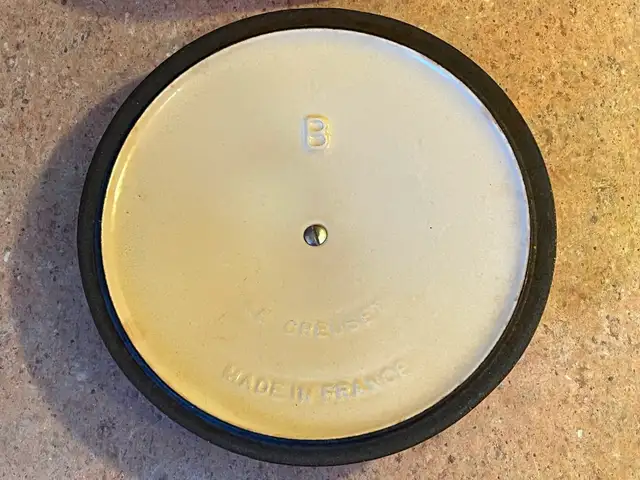 Le Creuset France B 2 Qt Dutch Oven Lid 2pc Set Flame Orange in Kitchen & Dining Wares in Calgary - Image 5