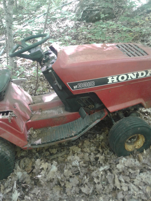 4 lawn tractor & 3 push mowers Lawnmowers & Leaf Blowers Kawartha