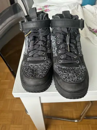 Nike women shoes size 8,5, View more