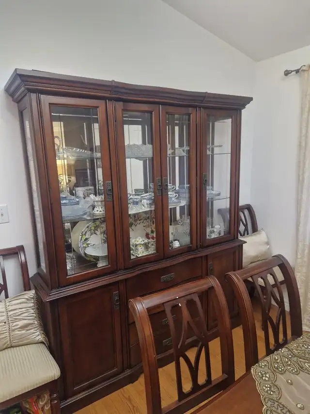 dining room buffet hutch in Hutches & Display Cabinets in Windsor Region - Image 6