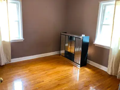 Main Floor - bright 3 bedroom house for rent for a family in most high demand area in Fridley neighb...
