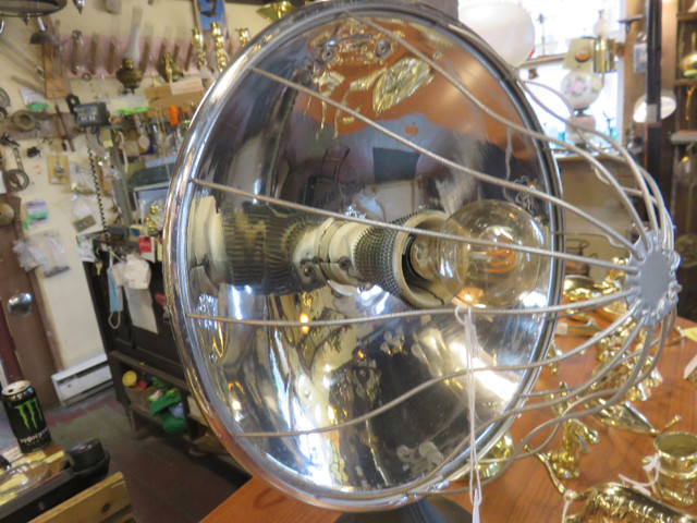 Vintage Heater Lamp in Arts & Collectibles in Saint John - Image 3