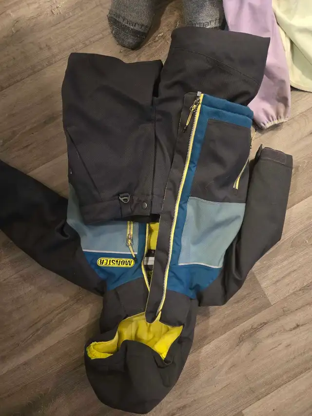 boys clothes size 4-6 in Kids & Youth in Red Deer - Image 7