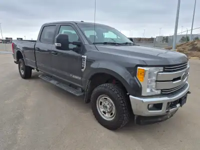 2017 Ford F350 XLT, crewcab, stock 6.7 powerstroke diesel,low KM, 212 KM, grey cloth power seat, 8 f...