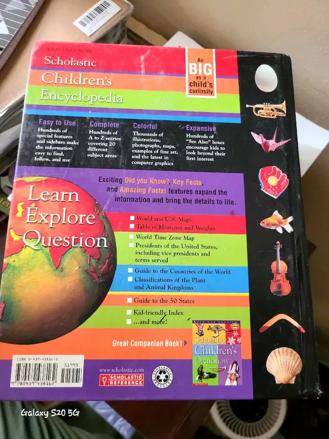 Scholastic Children's Encyclopedia Book in Children & Young Adult in City of Toronto - Image 3
