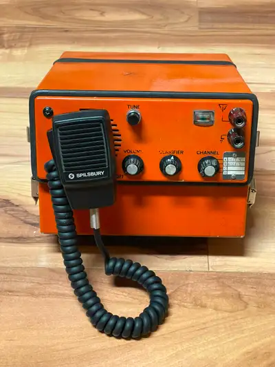 Selling an Spilsbury SBX-11A Portable SSB Transceiver 2 channels 2624.5 4024.5 powers on but transmi...