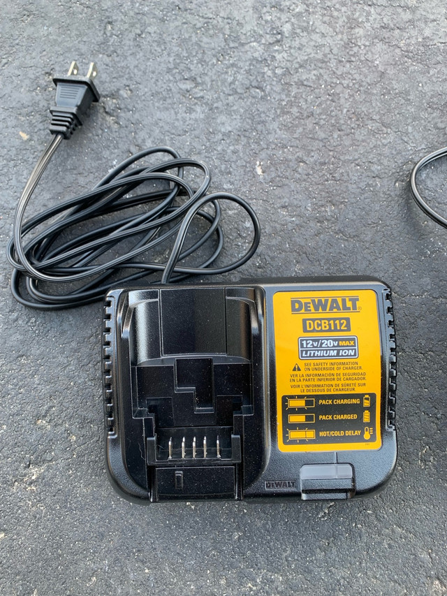 Dewalt Battery Chargers in Power Tools in Barrie - Image 2