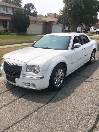 selling 2010 Chrysler 300 Limited six cylinder fully loaded sunroof Leather very clean in and out ru...