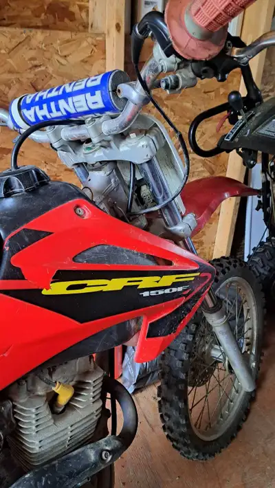 Its a 2003. I bought it from a co workers 9 years ago with no papers. My 3 kids only used it around...