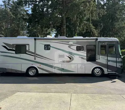 71,224km. 36 feet. 330 ISC Cumins 24 Valve diesel, Allison Transmission Roadmaster, Omar 8000 genera...