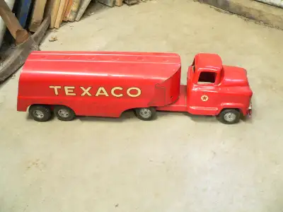 camion antique Texaco # 12398.5 Buddy L 24" long 475$ aller voir mes autres annonces aller voir mon...