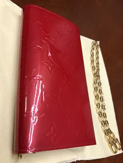 Authentic LV Vernis Chain Wallet Pomme D’Amour, View more