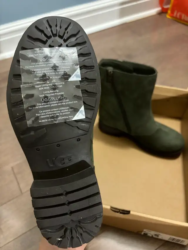 UGG winter boot in Women's - Shoes in Markham / York Region - Image 3